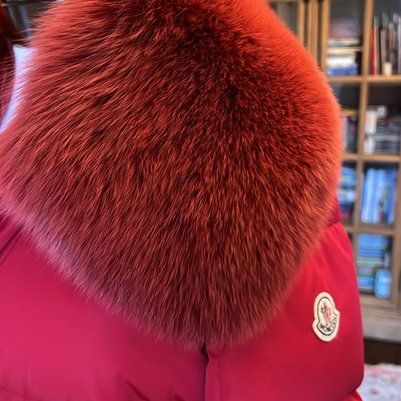 Moncler red puffer size M in excellent condition. Removable Blue fox fur trim - Picture 10 of 14